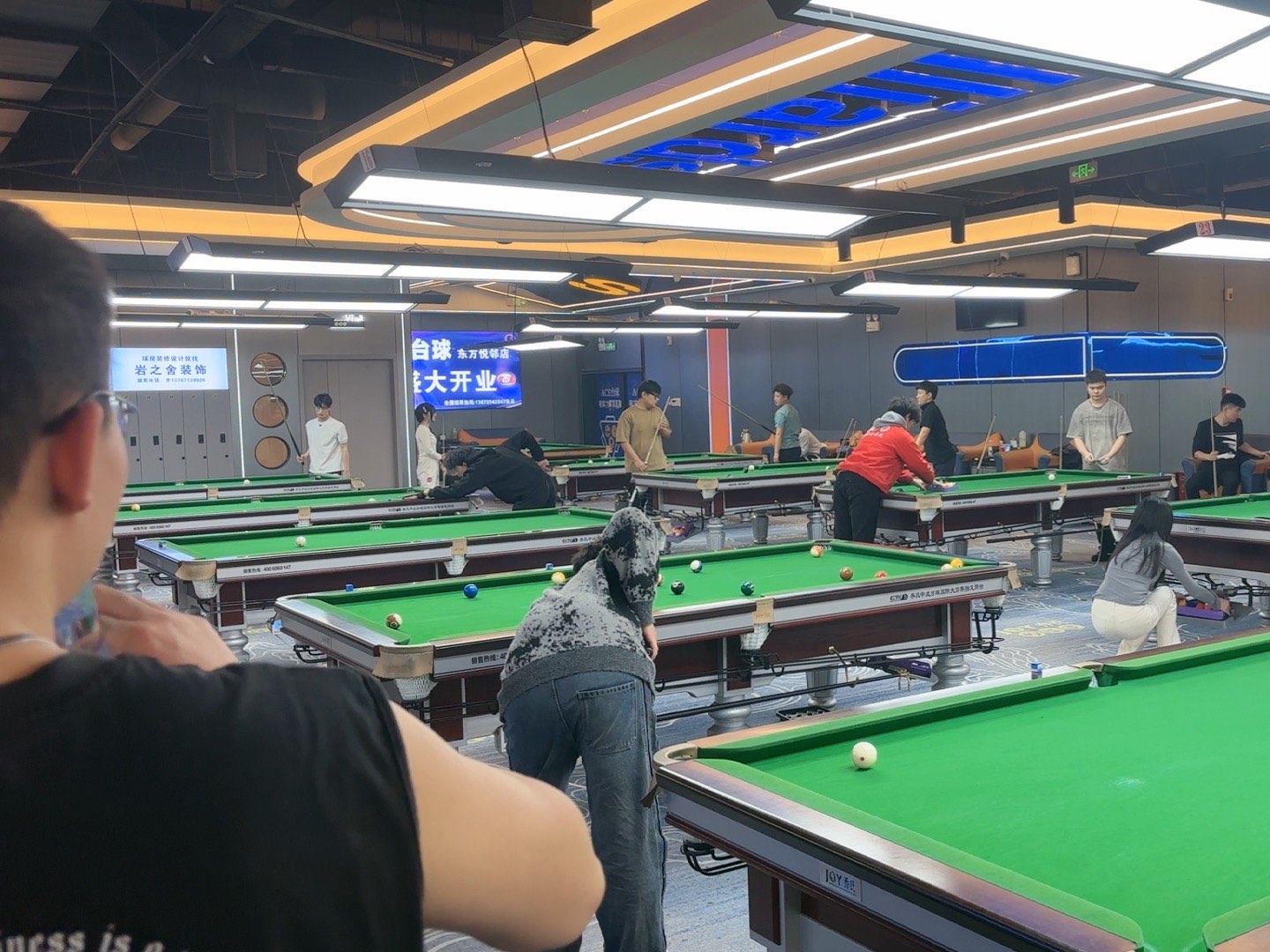 关于球桌升级，提升比赛体验，吸引更多新手加入台球运动的信息